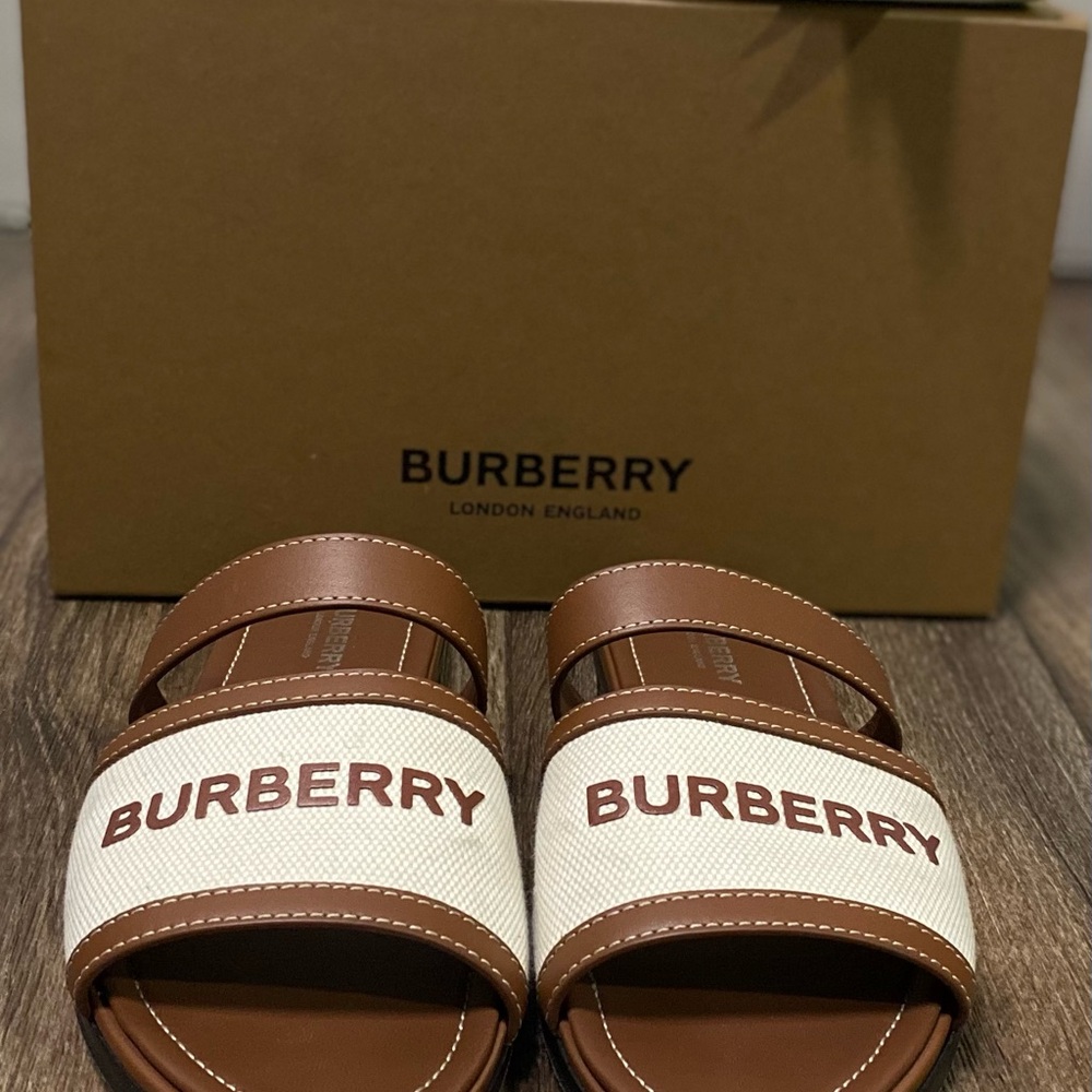 Pre-Owned Burberry Tan Honour Flats